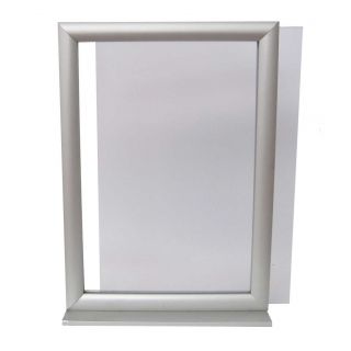 Insertion d'un visuel A5 dans un porte visuel A5 NIDEA5 vertical