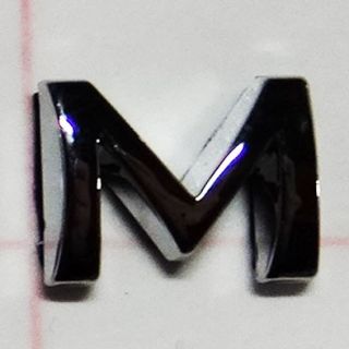 Lettre adhésive chromée M