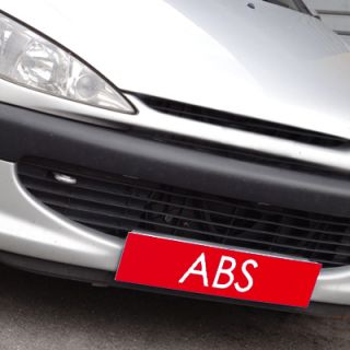 Cache plaque d'immatriculation avantage rouge ABS