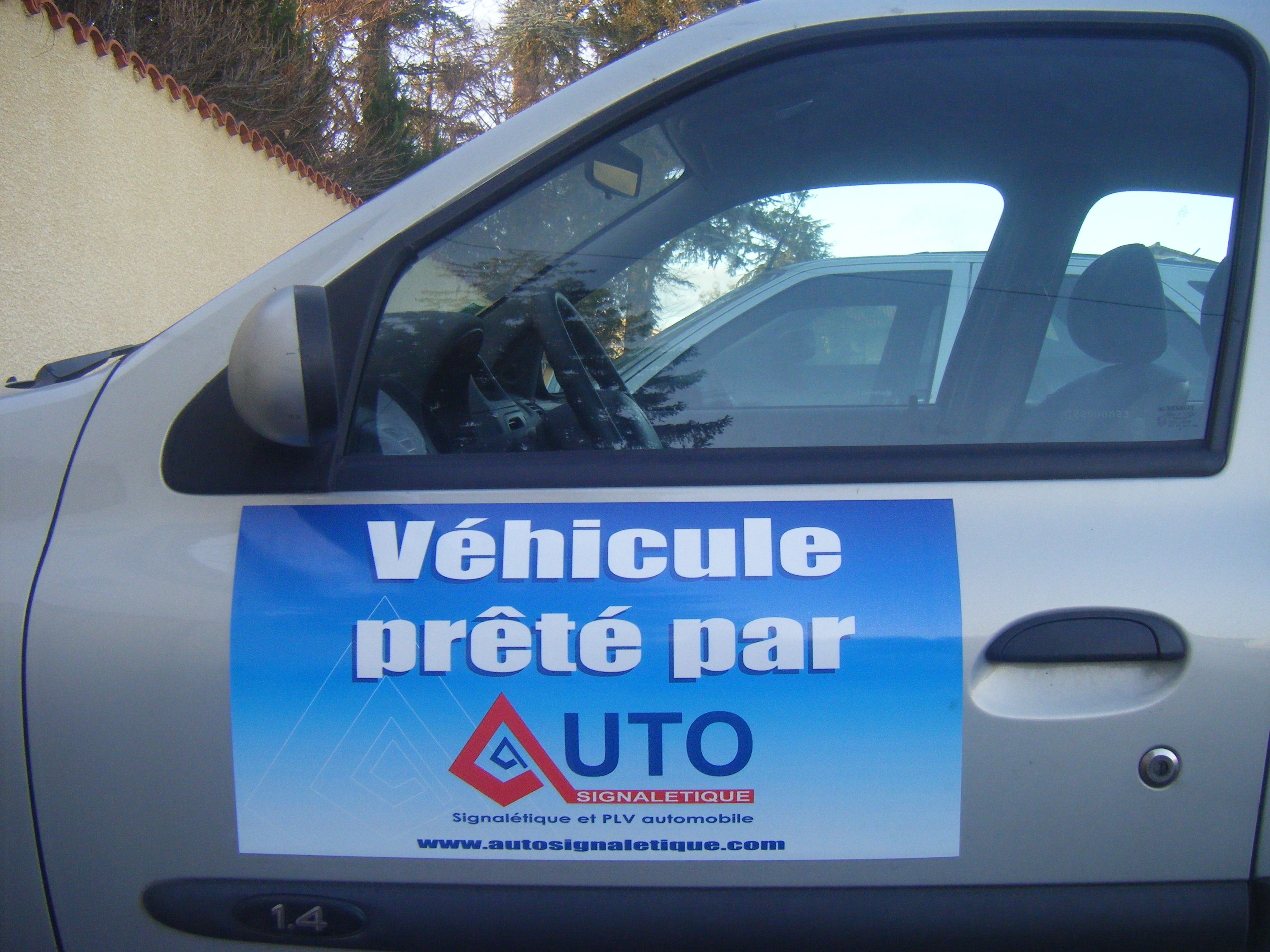 Publicité magnétique sur véhicule personnalisée en ligne chez Autosignalétique